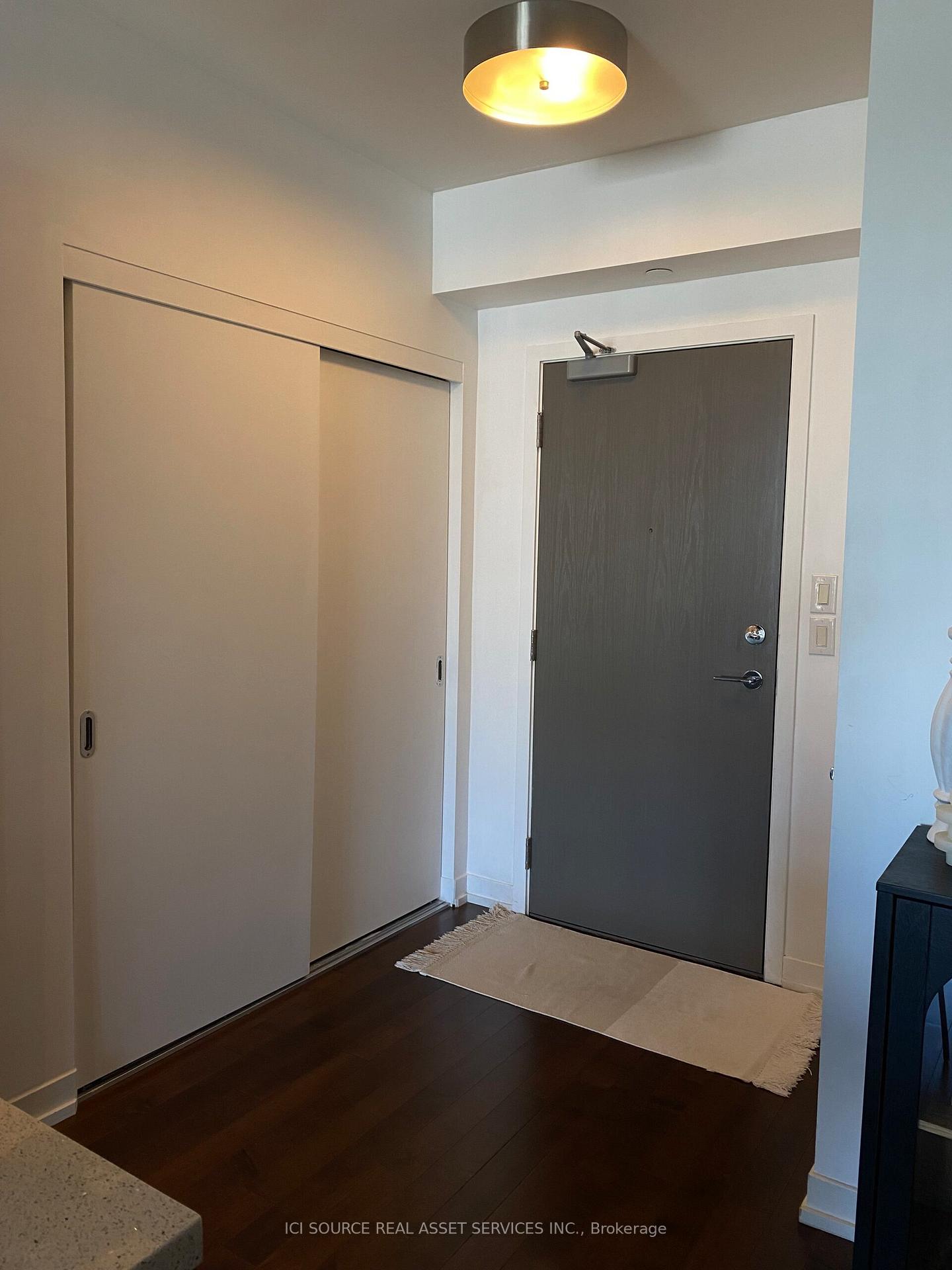 21-widmer-street-toronto-ontario-c13232138