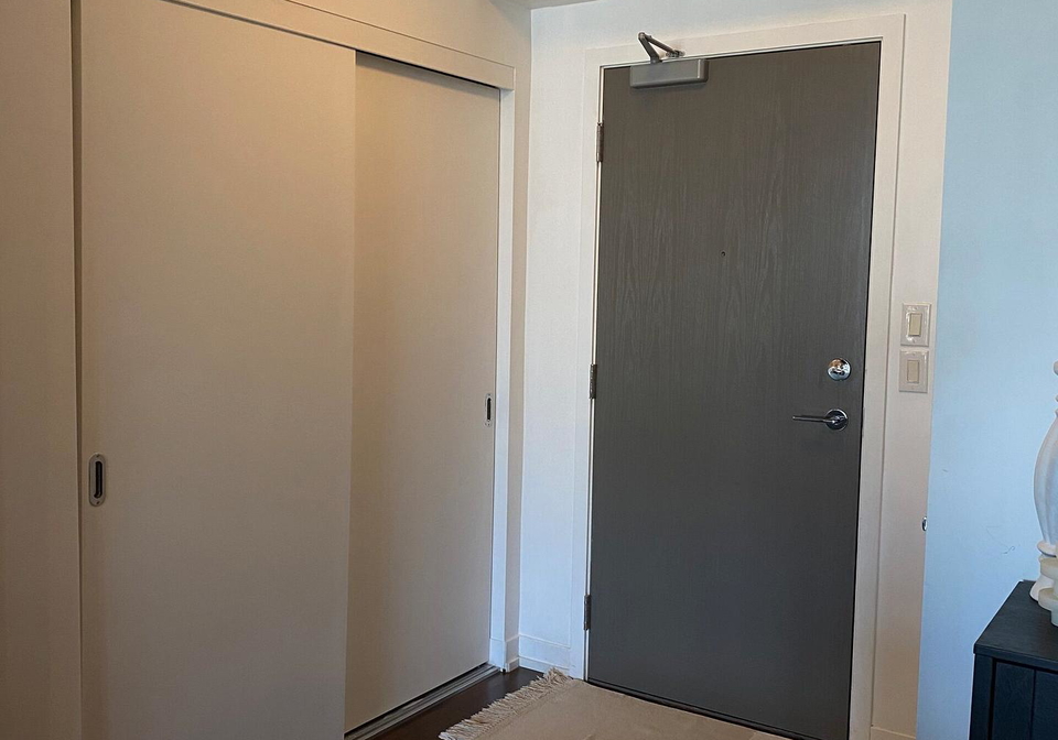 21-widmer-street-toronto-ontario-c13232138