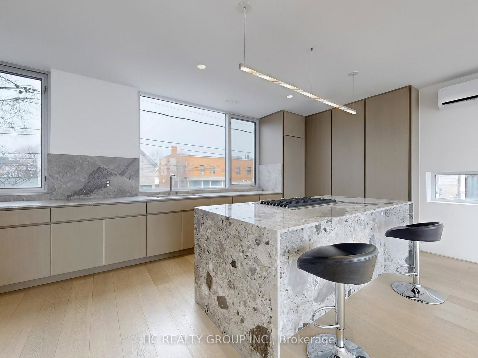 899-dundas-street-w-toronto-ontario-c13232360