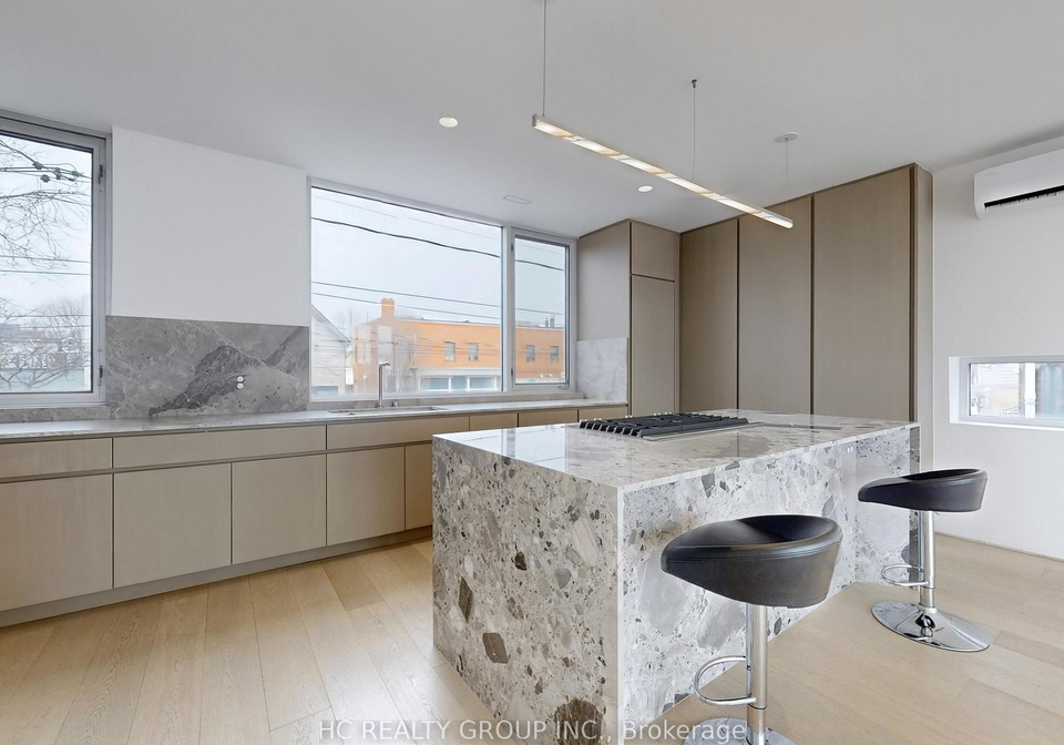 899-dundas-street-w-toronto-ontario-c13232360