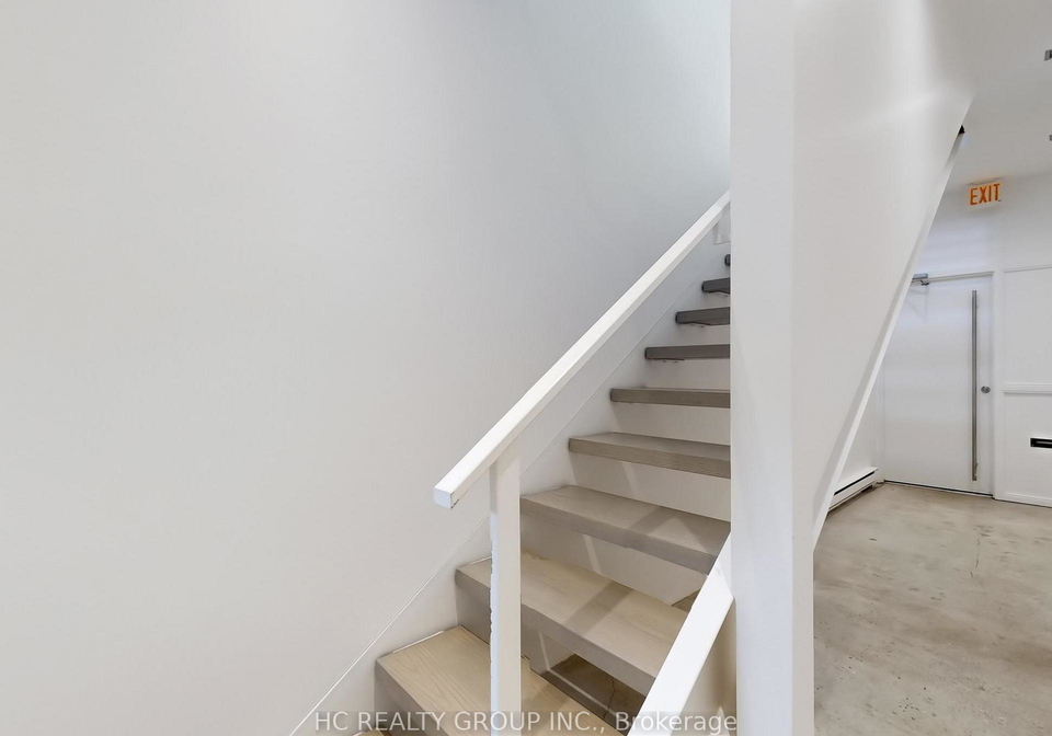 899-dundas-street-w-toronto-ontario-c13232360