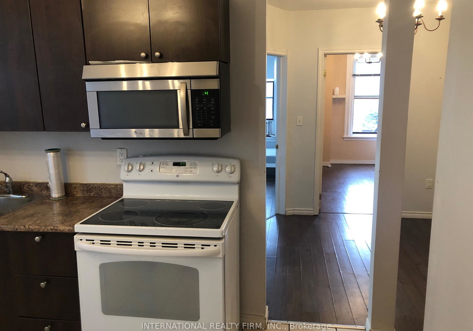 201-dundas-street-e-toronto-ontario-c13232376