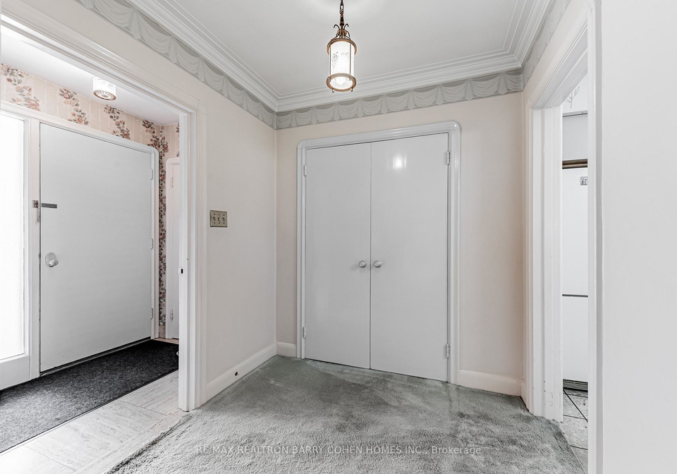 200-cortleigh-boulevard-toronto-ontario-c13233012