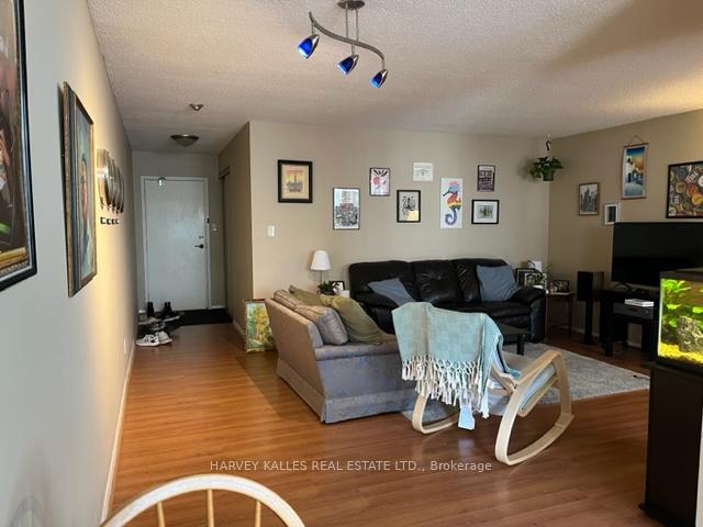 633-bay-street-toronto-ontario-c13233670