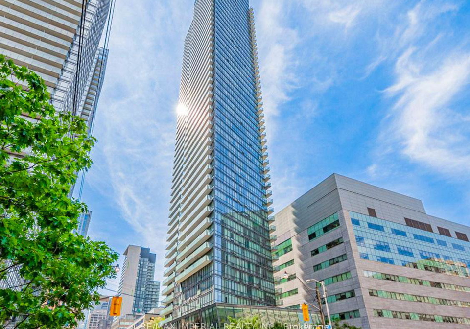 832-bay-street-toronto-ontario-c13233700