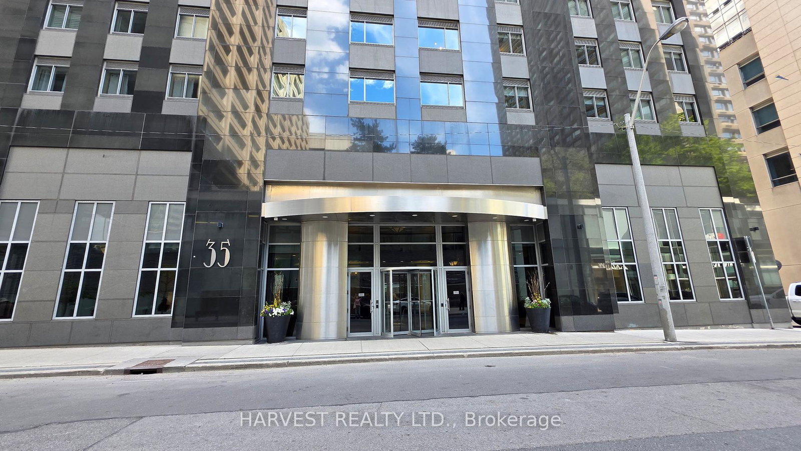 35-balmuto-street-toronto-ontario-c13234178