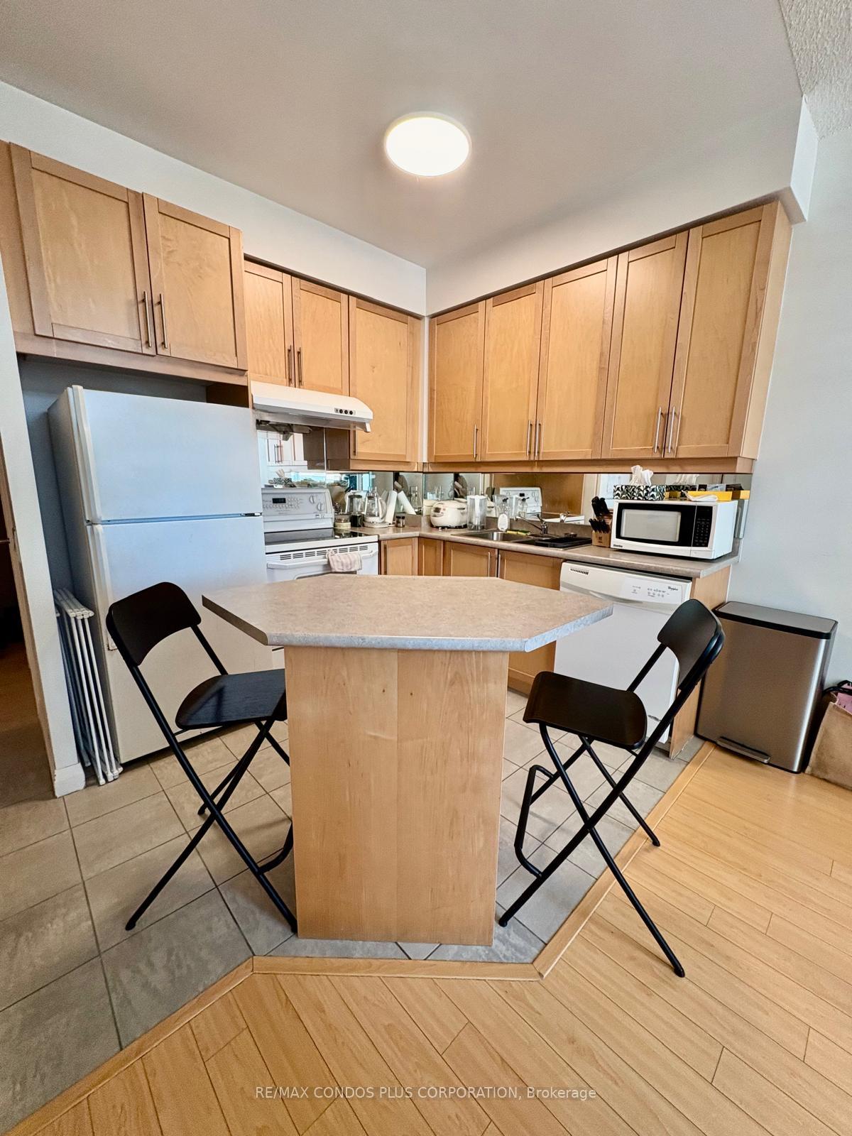 1121-bay-street-toronto-ontario-c13234526