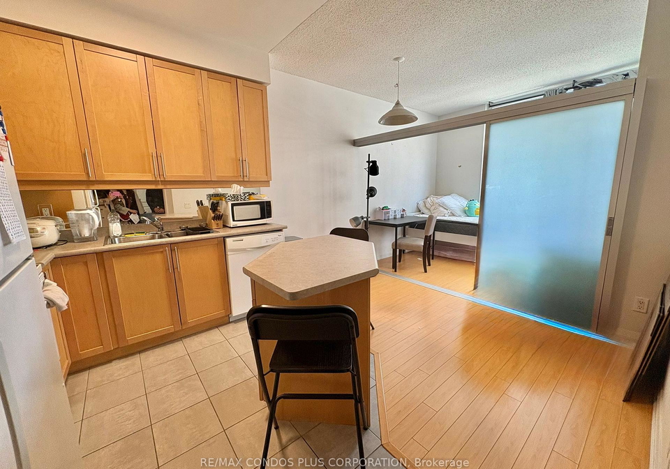 1121-bay-street-toronto-ontario-c13234526