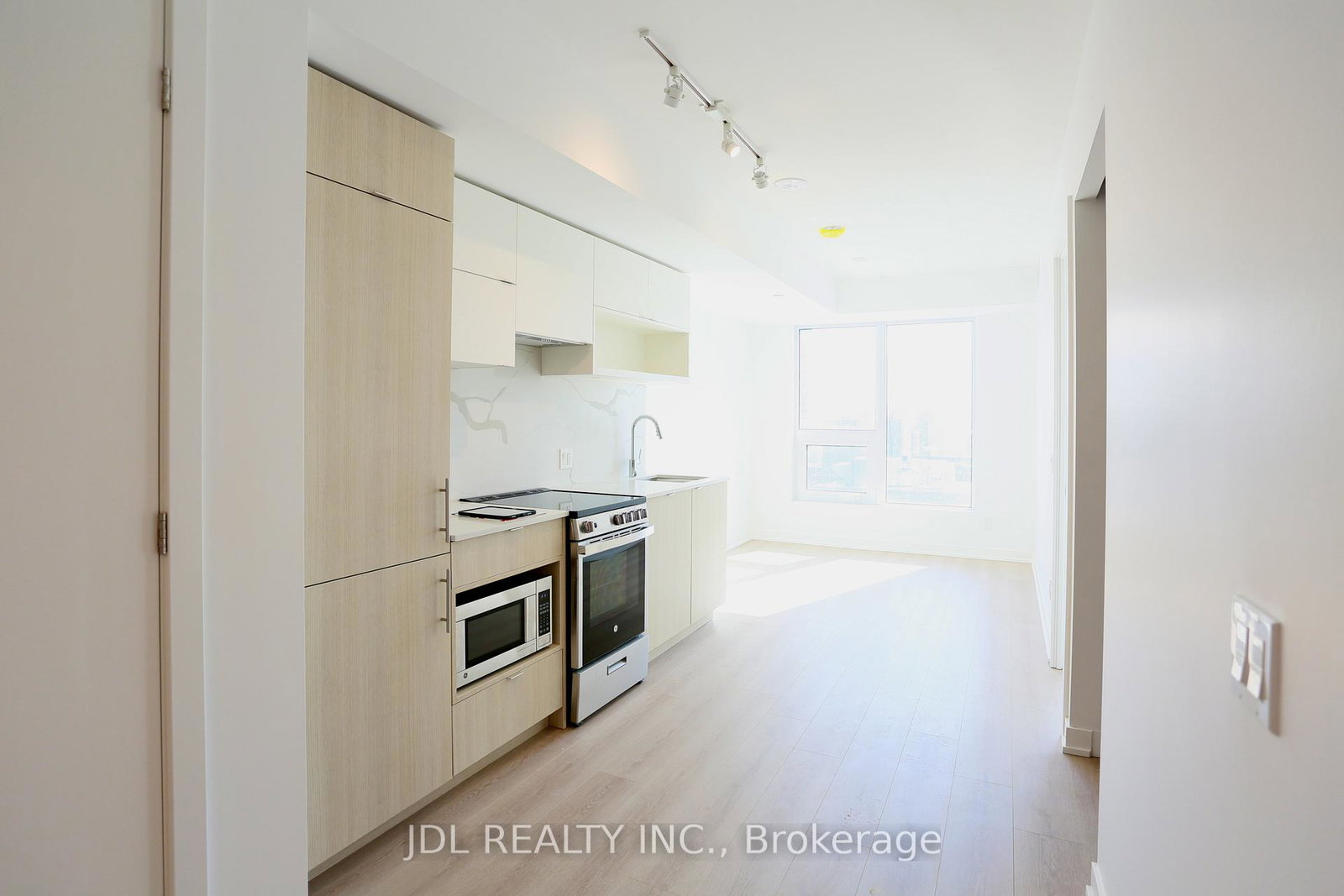 100-queen-street-e-toronto-ontario-c13234708