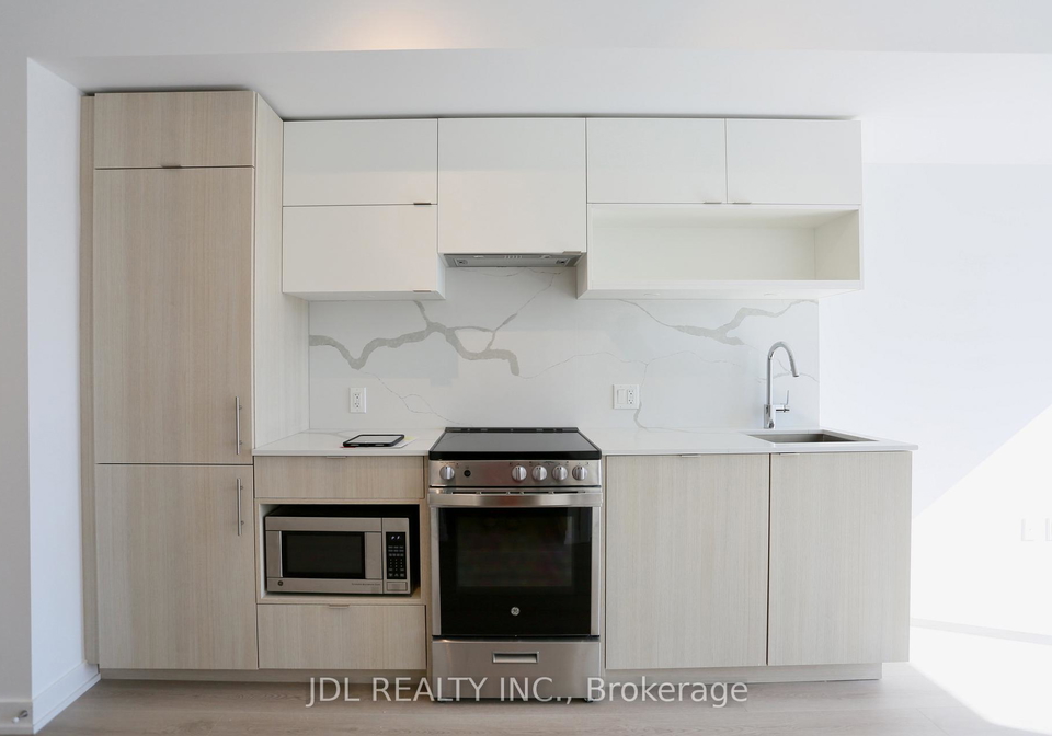 100-queen-street-e-toronto-ontario-c13234708