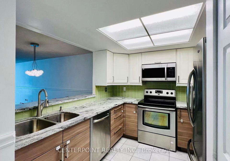 33-university-avenue-toronto-ontario-c13235436