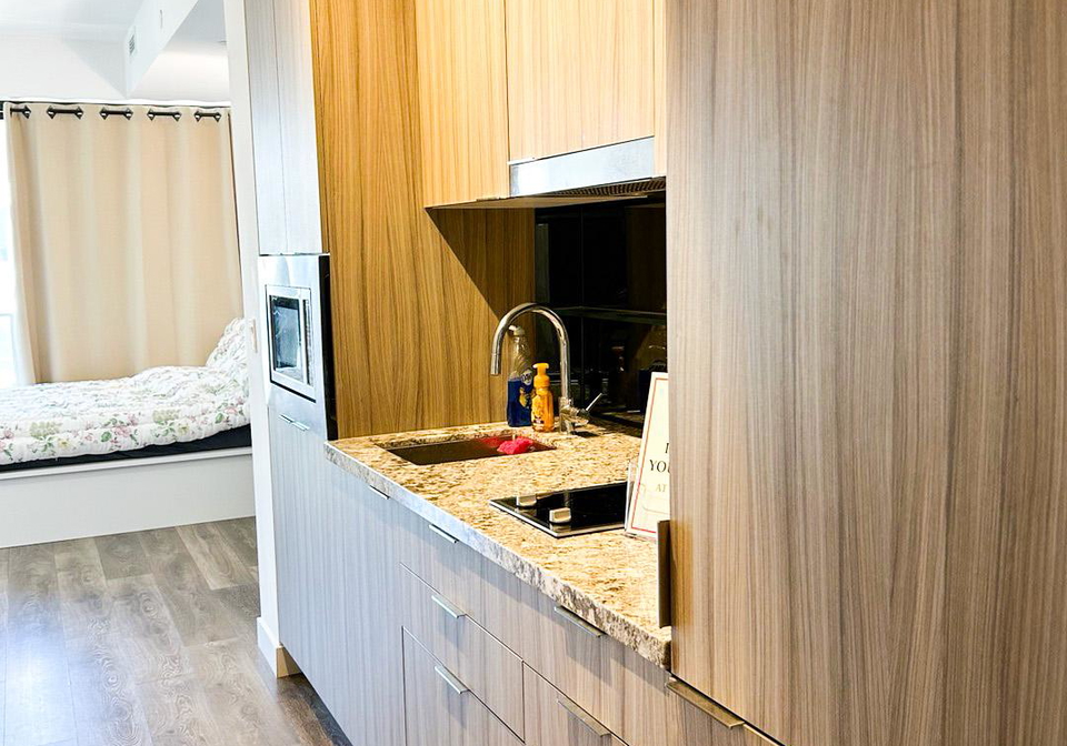 215-queen-street-w-toronto-ontario-c13235972