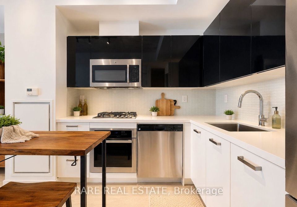 39-brant-street-toronto-ontario-c13236268