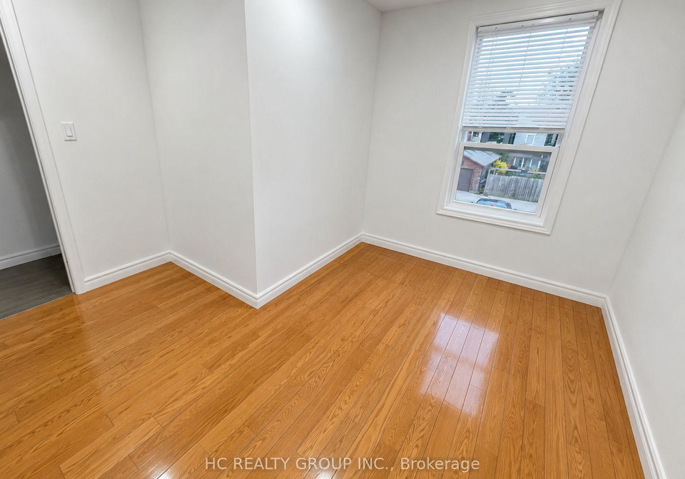 653-bathurst-street-toronto-ontario-c13236782