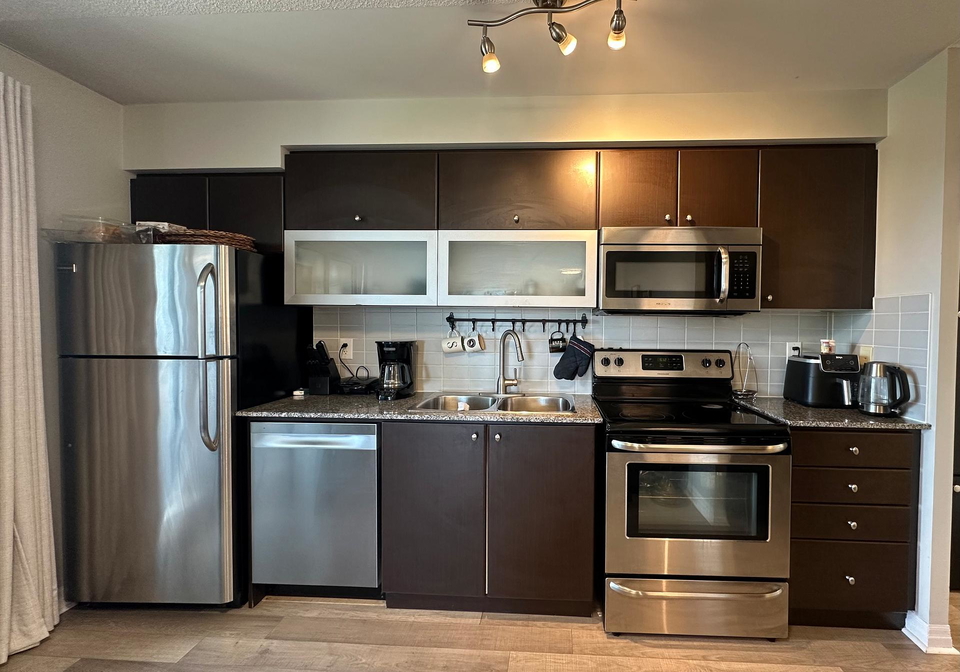 2015-sheppard-avenue-e-north-york-ontario-c13237042