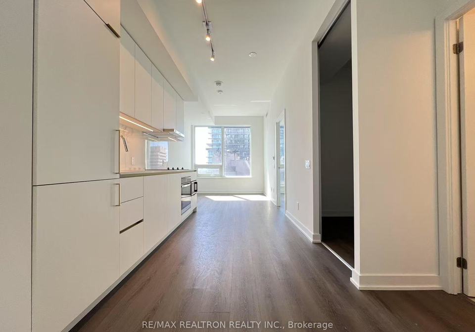 8-wellesley-street-w-toronto-ontario-c13237168