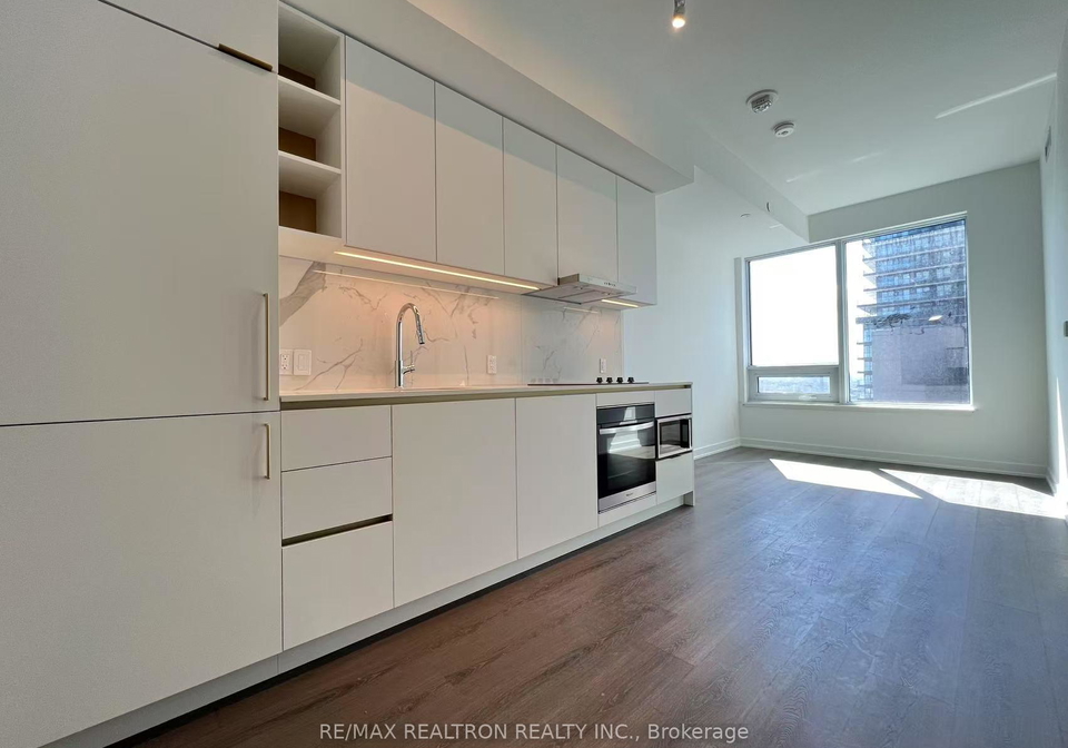 8-wellesley-street-w-toronto-ontario-c13237168