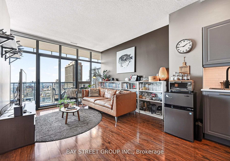 33-charles-street-e-toronto-ontario-c13237210