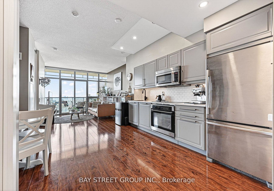 33-charles-street-e-toronto-ontario-c13237210