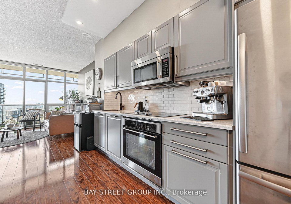 33-charles-street-e-toronto-ontario-c13237210