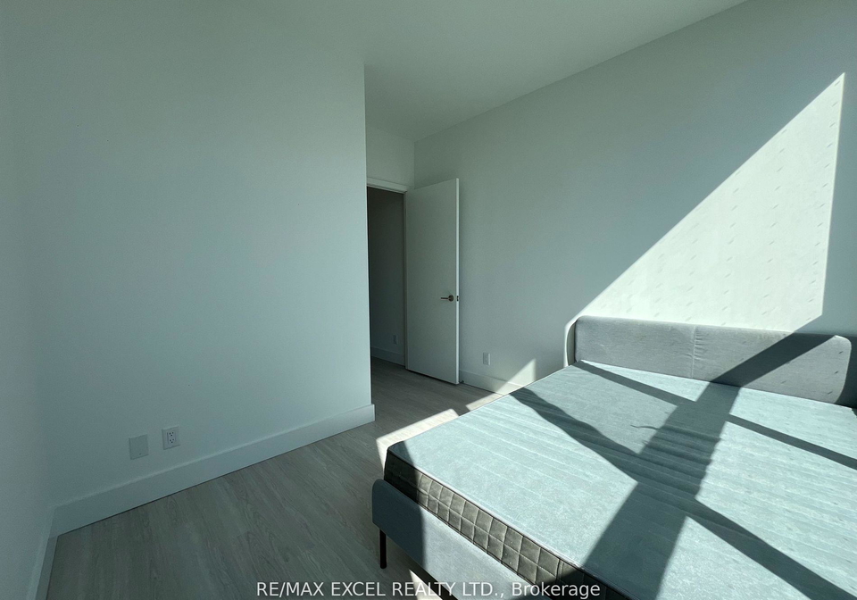 6-greenbriar-road-north-york-ontario-c13237278