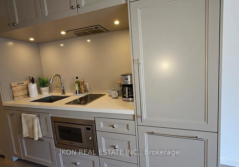 155-yorkville-avenue-toronto-ontario-c13237314