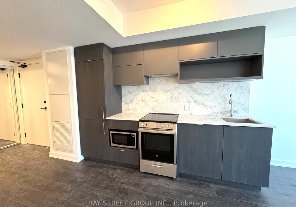 100-queen-street-e-toronto-ontario-c13237370