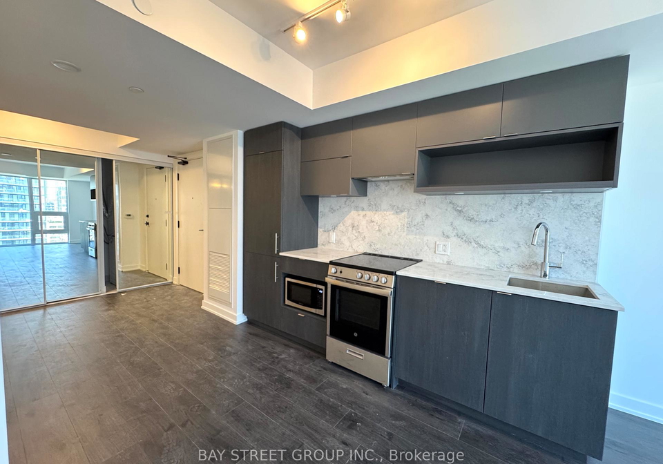 100-queen-street-e-toronto-ontario-c13237370