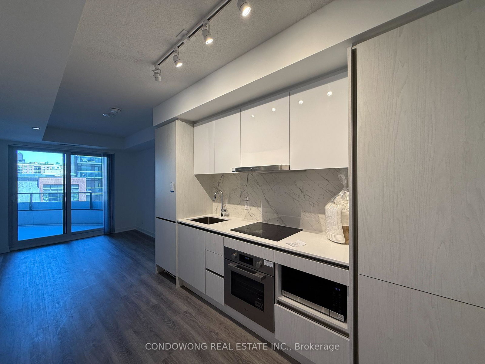 180-front-street-e-toronto-ontario-c13237848