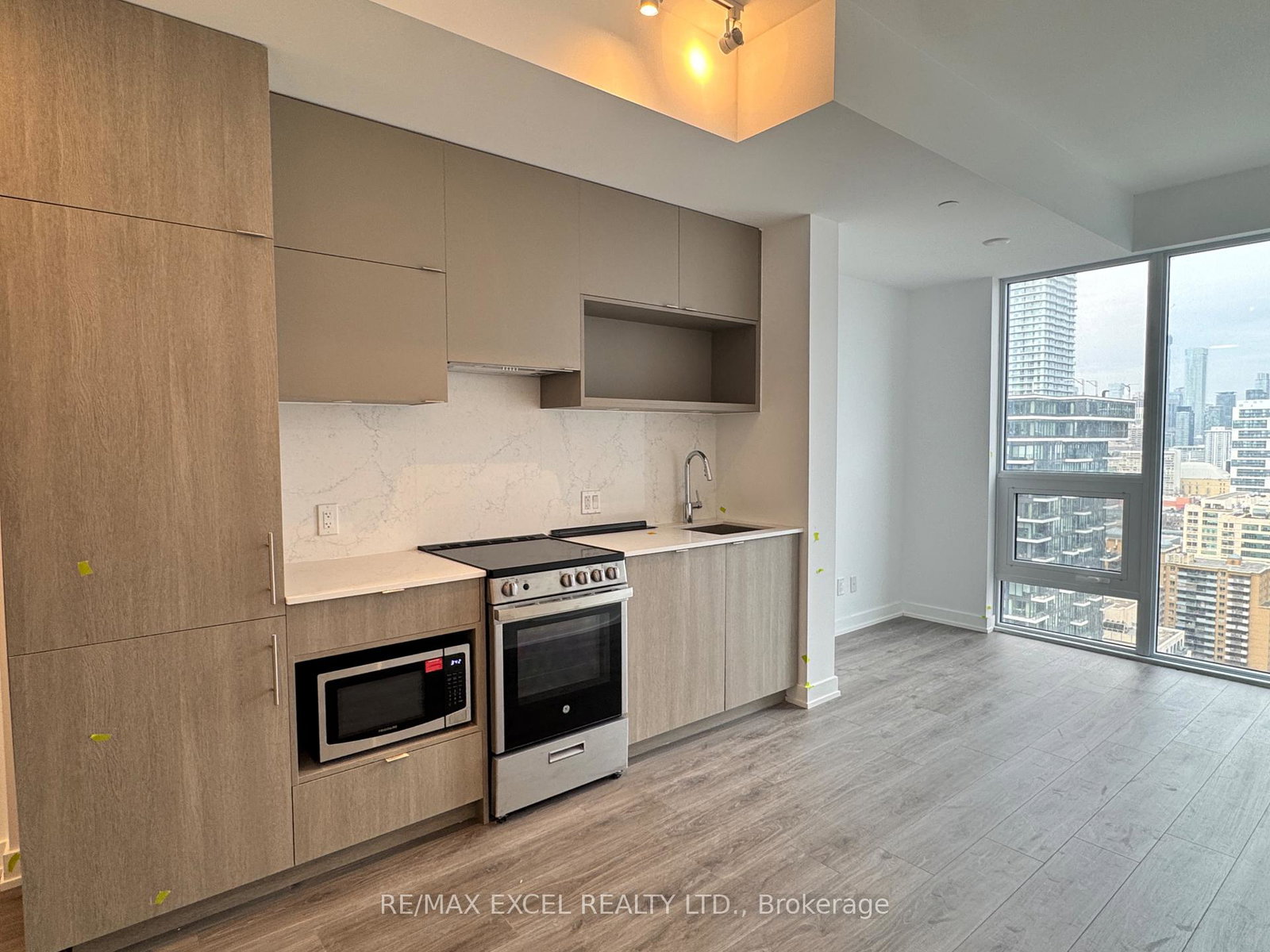100-queen-street-e-toronto-ontario-c13238002