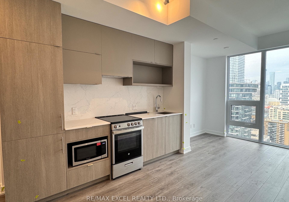 100-queen-street-e-toronto-ontario-c13238002