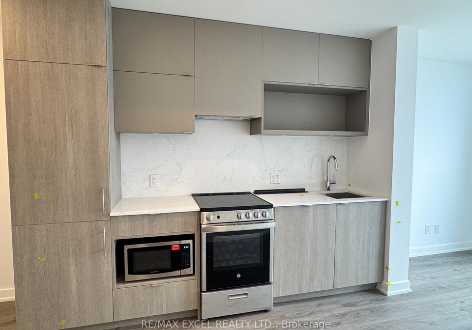 100-queen-street-e-toronto-ontario-c13238002