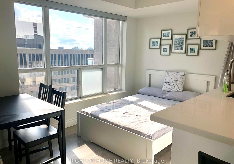 909-bay-street-toronto-ontario-c13238036