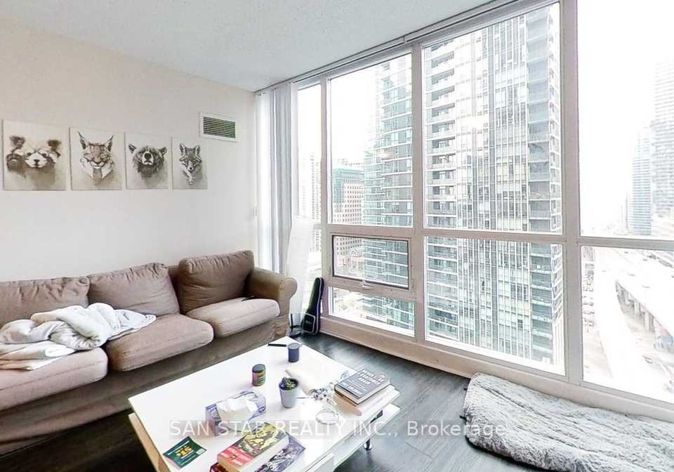 16-yonge-street-toronto-ontario-c13238046