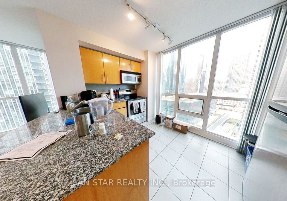 16-yonge-street-toronto-ontario-c13238046