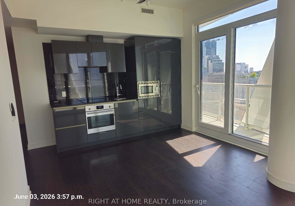 230-simcoe-street-toronto-ontario-c13238168