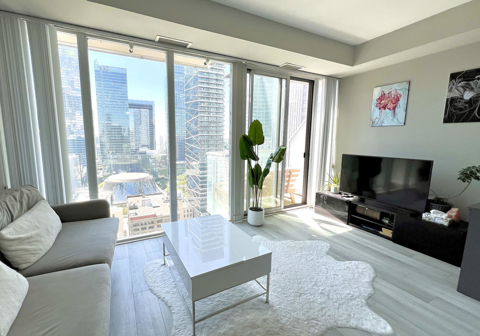 126-simcoe-street-toronto-ontario-c13238202