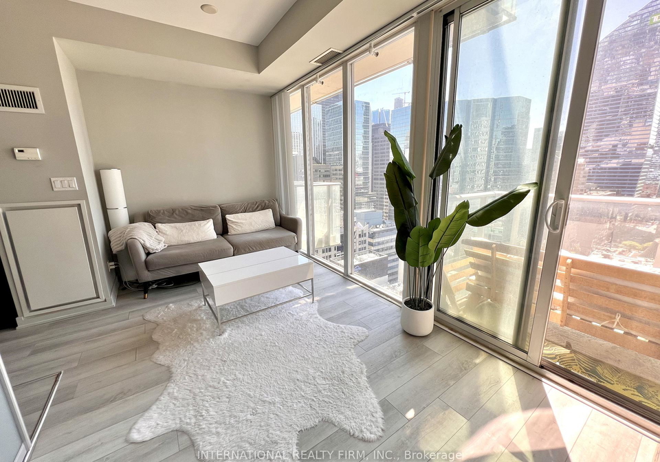 126-simcoe-street-toronto-ontario-c13238202