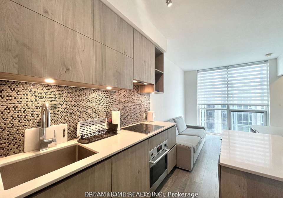 1-yorkville-avenue-toronto-ontario-c13238290