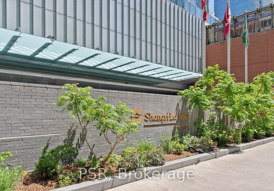180-university-avenue-toronto-ontario-c13238324