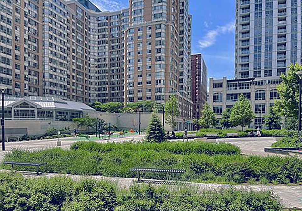 711-bay-street-toronto-ontario-c13238818