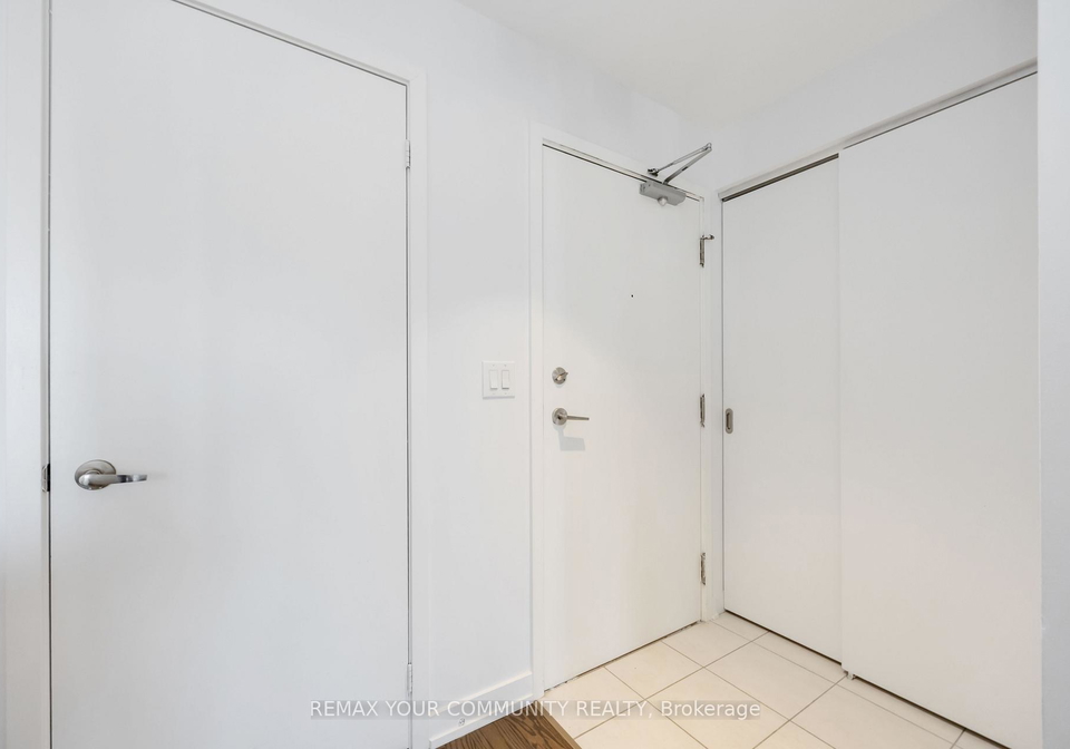 400-wellington-street-w-toronto-ontario-c13239140