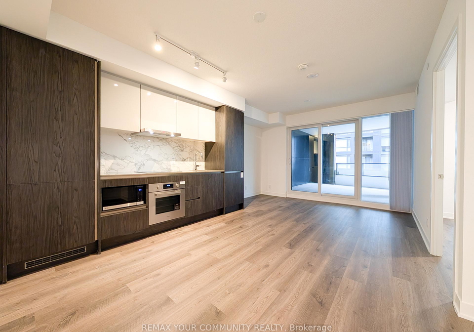 180-front-street-e-toronto-ontario-c13239208