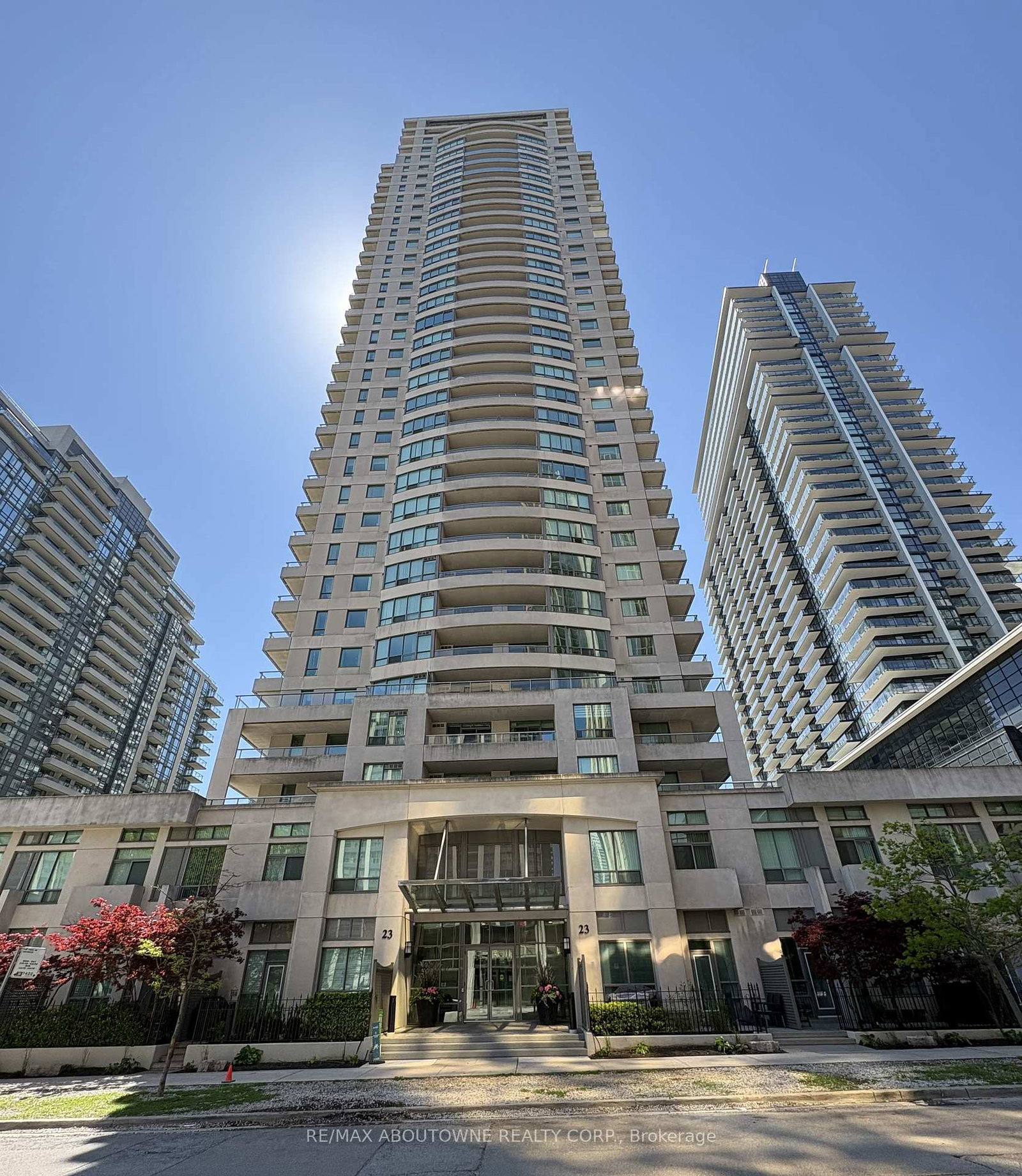 23-hollywood-avenue-north-york-ontario-c13239388
