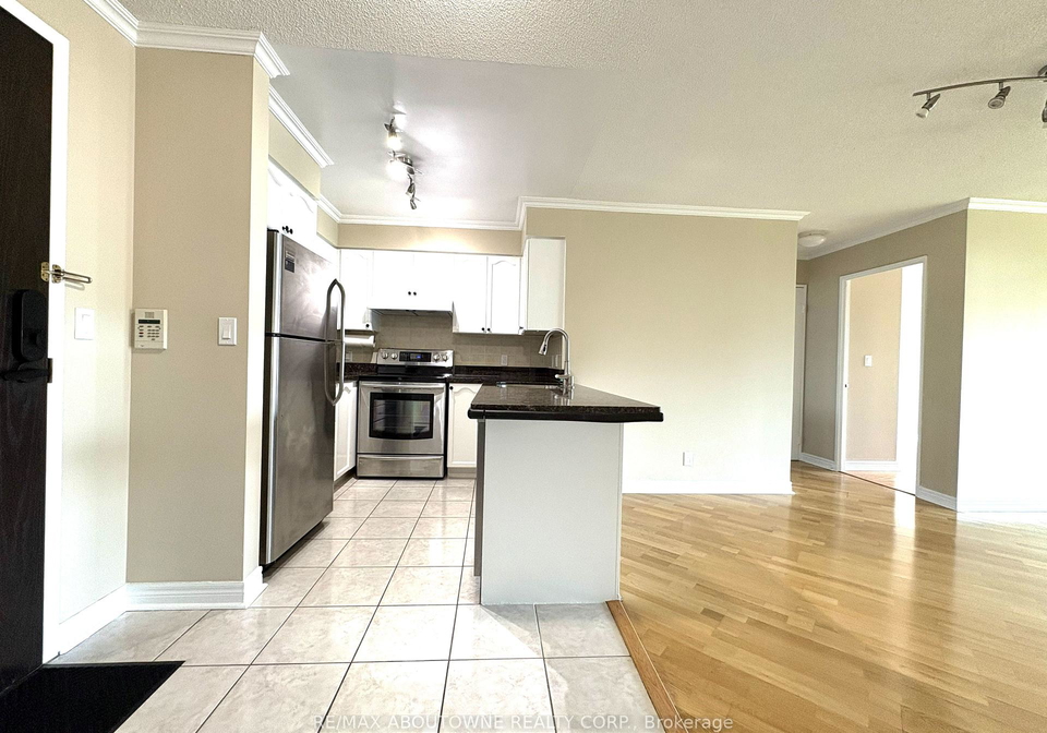 23-hollywood-avenue-north-york-ontario-c13239388