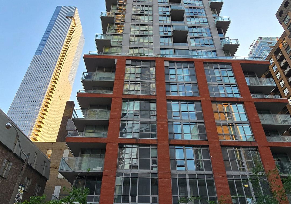 126-simcoe-street-toronto-ontario-c13240226