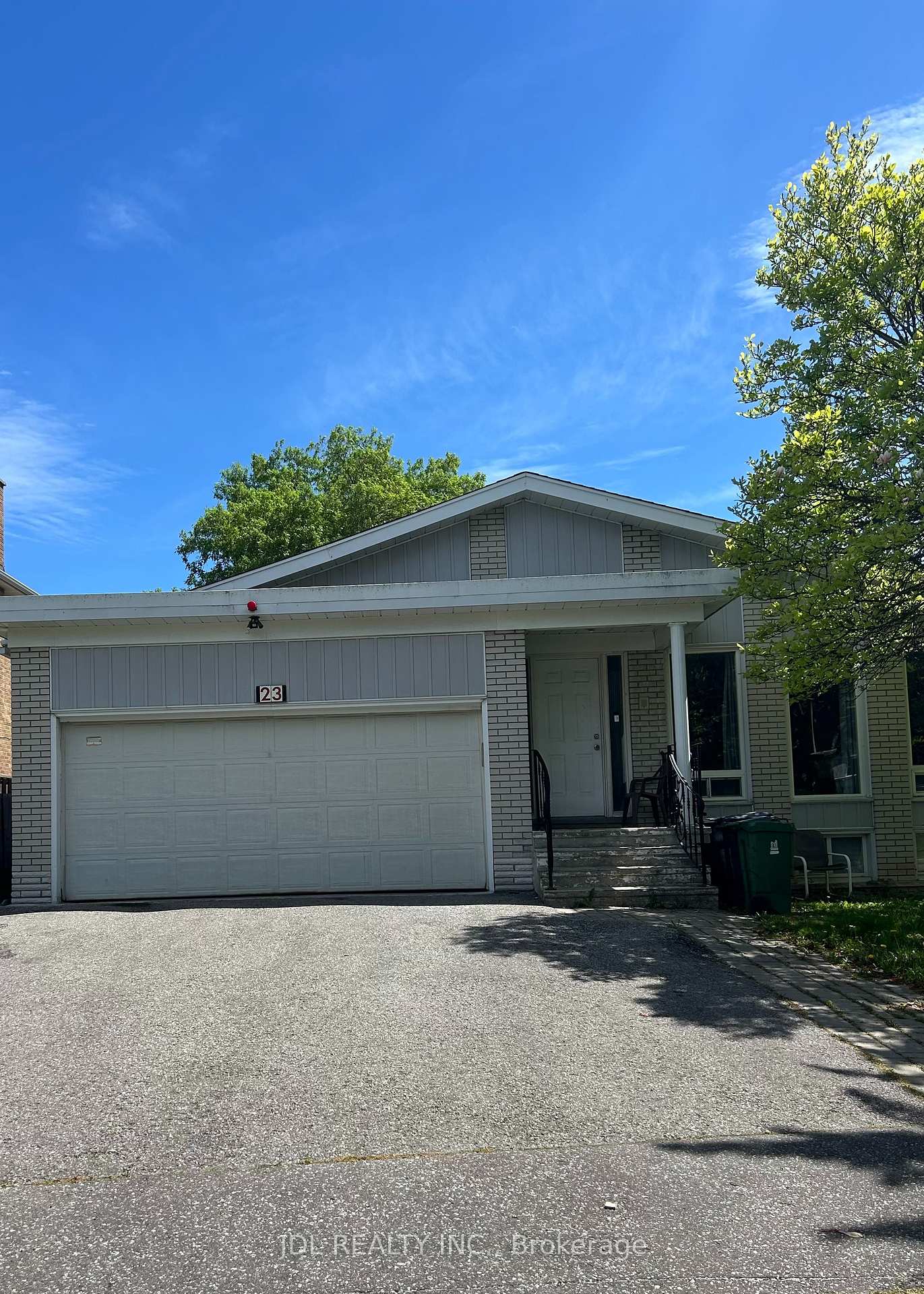 23-pineway-boulevard-north-york-ontario-c13240294