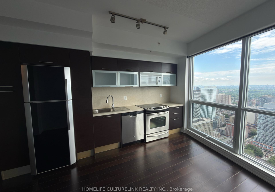 386-yonge-street-toronto-ontario-c13240402