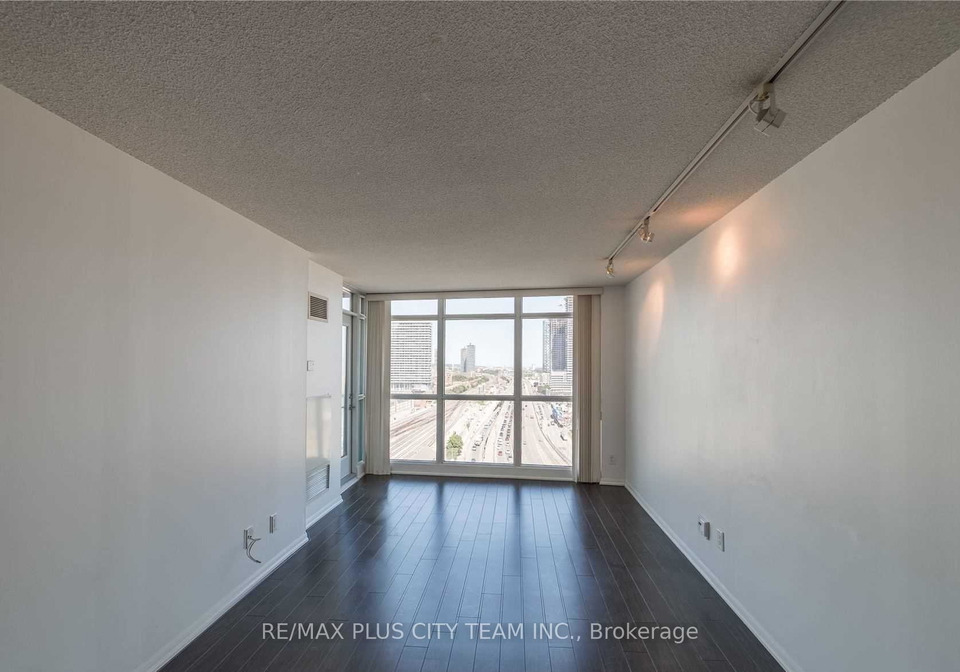 18-yonge-street-toronto-ontario-c13240886