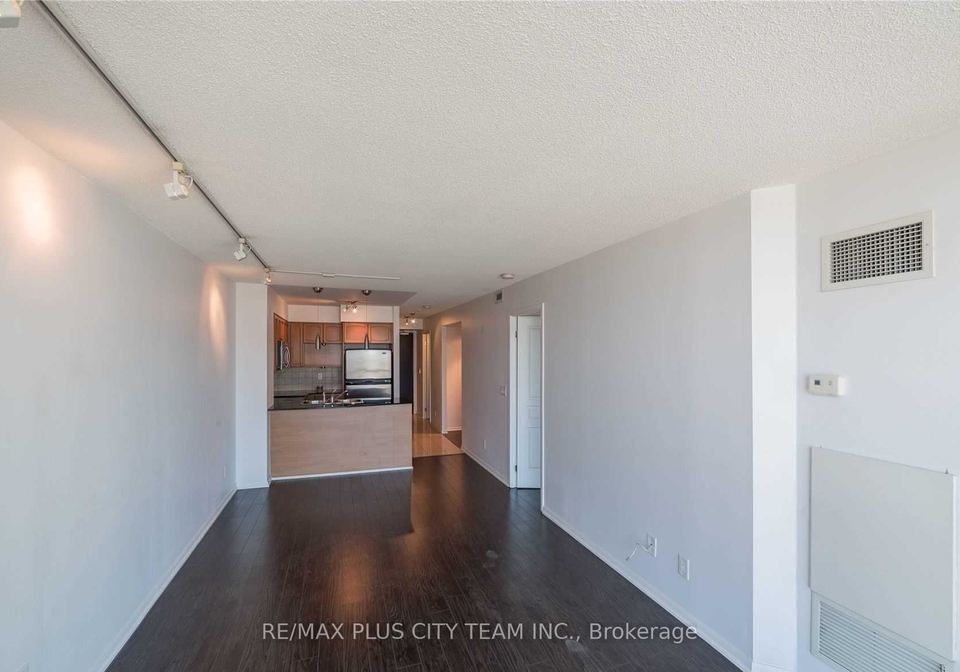 18-yonge-street-toronto-ontario-c13240886